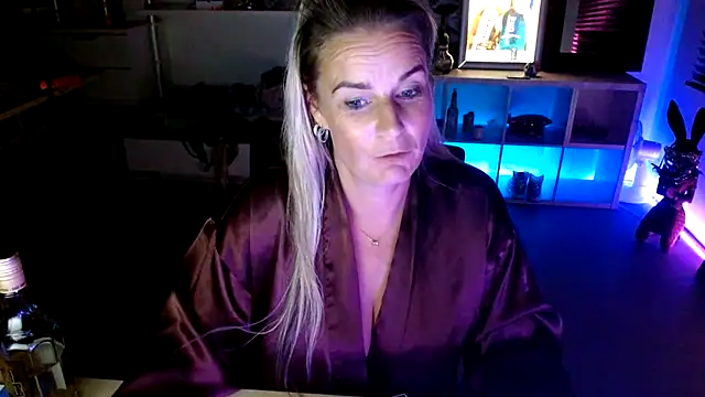 Mrs-Aurora online show from 16, 10, 2025