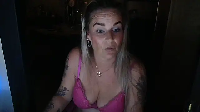 Mrs-Aurora online show from 9, 5, 2026