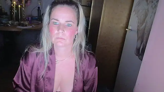 Mrs-Aurora online show from 10, 3, 2026