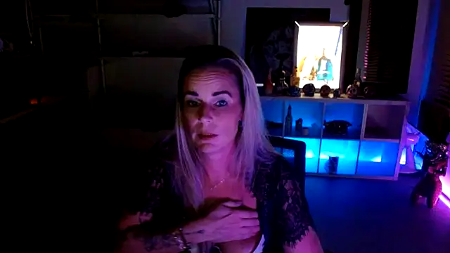 Mrs-Aurora online show from 8, 10, 2025