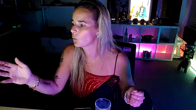 Mrs-Aurora online show from 5, 10, 2025