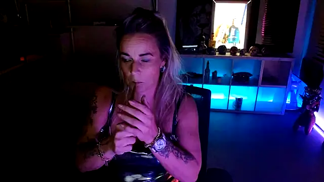 Mrs-Aurora online show from 11, 10, 2025