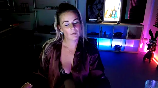 Mrs-Aurora online show from 18, 10, 2025