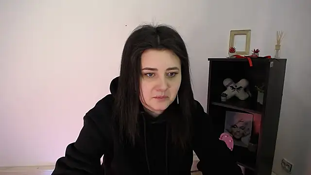 Katrin kiss  online show from 1, 2, 2026