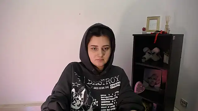 Katrin kiss  online show from 14, 12, 2025