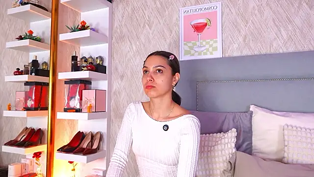 Sofy Bradd online show from 1, 3, 2026