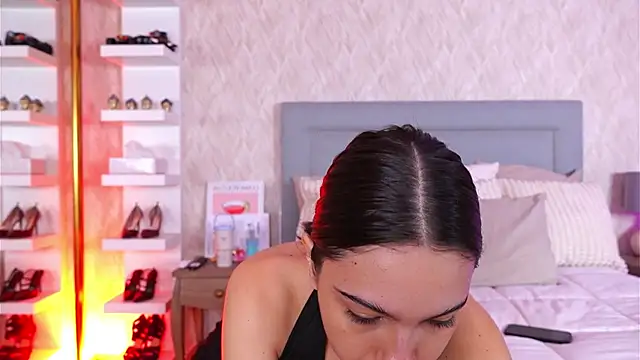 Sofy Bradd online show from 25, 11, 2025