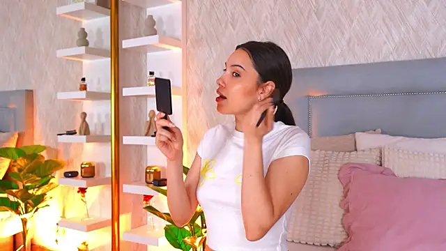 Sofy Bradd online show from 4, 4, 2026