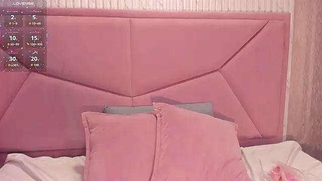 Snapshot of GiaBlaze_ chatting on 29, 10, 2025 GiaBlaze online show from 29, 10, 2025