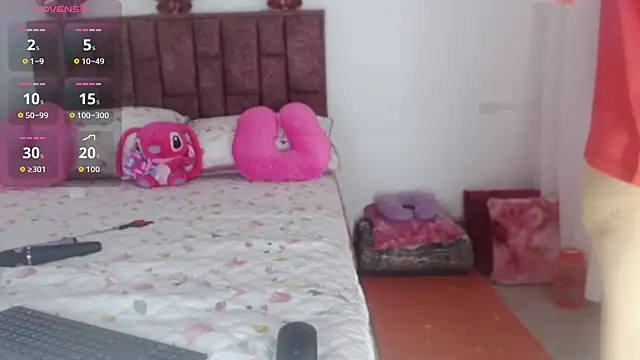 Snapshot of Lunna_desire chatting on 8, 10, 2025 Lunna desire online show from 8, 10, 2025