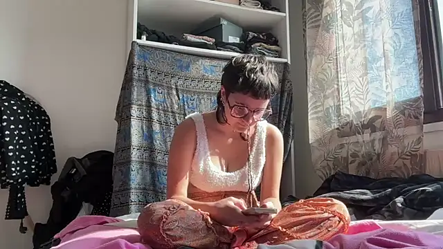 NIQUE TARAXX online show from 1, 10, 2025