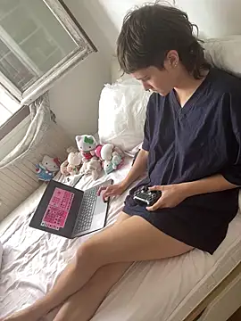 NIQUE TARAXX online show from 11, 9, 2025