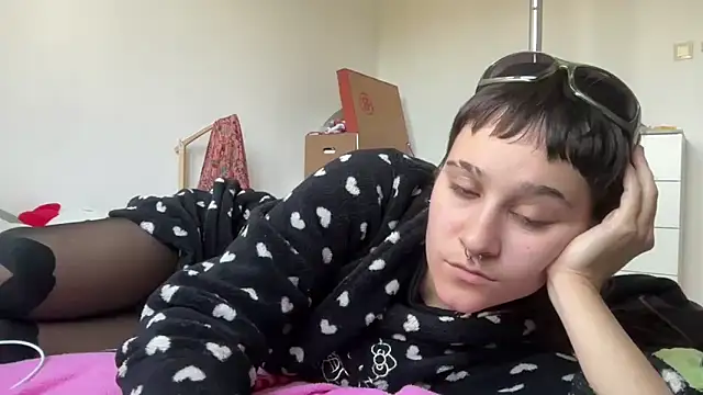 NIQUE TARAXX online show from 28, 9, 2025