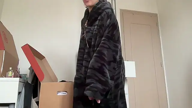 NIQUE TARAXX online show from 24, 9, 2025