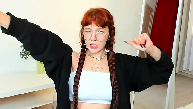 LeelooYolo online show from 9, 11, 2025