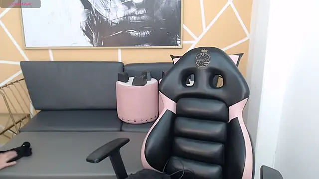 olivia russo  online show from 9, 2, 2026