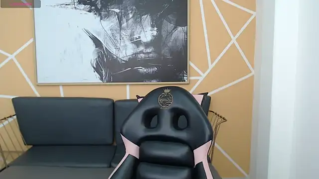 olivia russo  online show from 11, 11, 2025