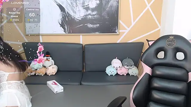 olivia russo  online show from 6, 10, 2025