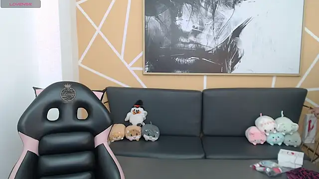 olivia russo  online show from 30, 11, 2025