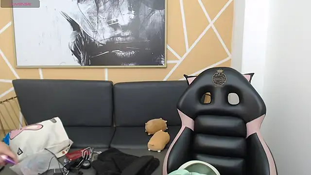 olivia russo  online show from 10, 3, 2026