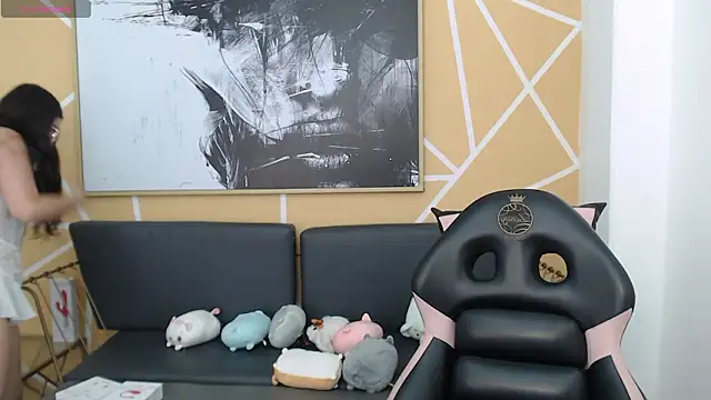 olivia russo  online show from 9, 3, 2026