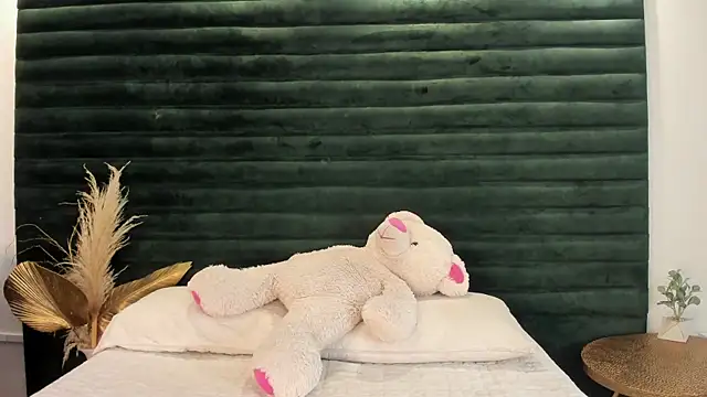 LiliCarterm online show from 9, 4, 2026