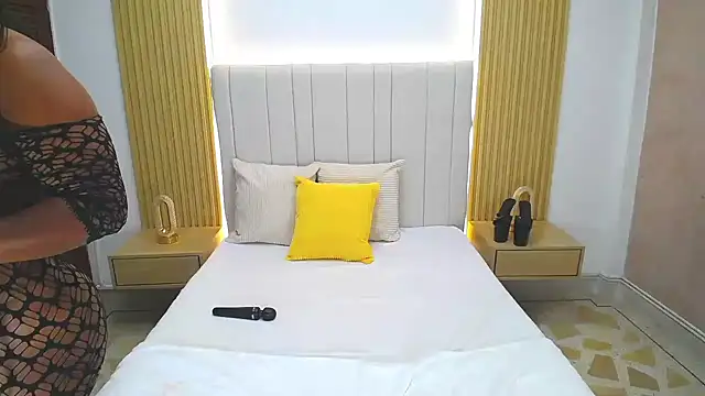 WildScarlet online show from 12, 4, 2026