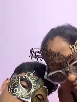 Snapshot of VVcouple chatting on 8, 10, 2025 VVcouple online show from 8, 10, 2025