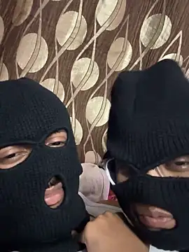 Snapshot of VVcouple chatting on 4, 10, 2025 VVcouple online show from 4, 10, 2025