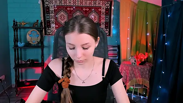 JulieDaniel online show from 3, 2, 2026