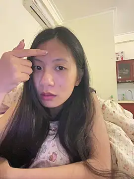 Snapshot of Lil-Gi chatting on 18, 11, 2025 Lil-Gi online show from 18, 11, 2025