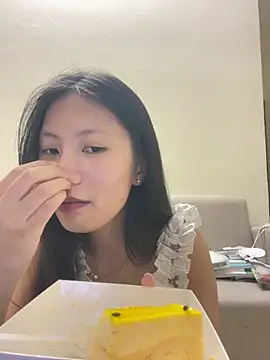 Snapshot of Lil-Gi chatting on 30, 10, 2025 Lil-Gi online show from 30, 10, 2025