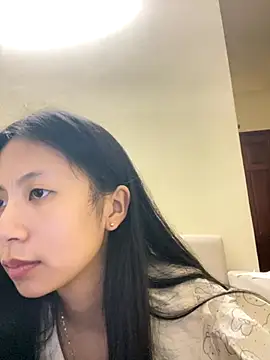 Snapshot of Lil-Gi chatting on 4, 11, 2025 Lil-Gi online show from 4, 11, 2025