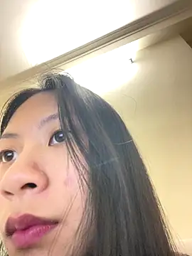 Snapshot of Lil-Gi chatting on 17, 11, 2025 Lil-Gi online show from 17, 11, 2025