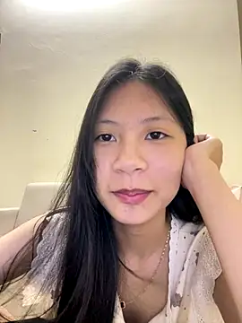 Snapshot of Lil-Gi chatting on 10, 10, 2025 Lil-Gi online show from 10, 10, 2025