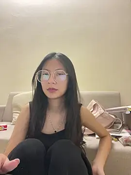 Snapshot of Lil-Gi chatting on 13, 11, 2025 Lil-Gi online show from 13, 11, 2025