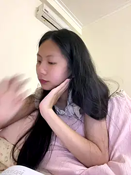 Snapshot of Lil-Gi chatting on 11, 11, 2025 Lil-Gi online show from 11, 11, 2025