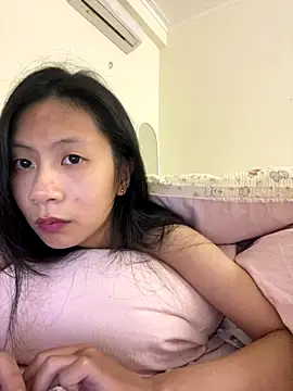 Snapshot of Lil-Gi chatting on 21, 11, 2025 Lil-Gi online show from 21, 11, 2025