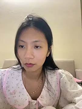 Snapshot of Lil-Gi chatting on 3, 11, 2025 Lil-Gi online show from 3, 11, 2025