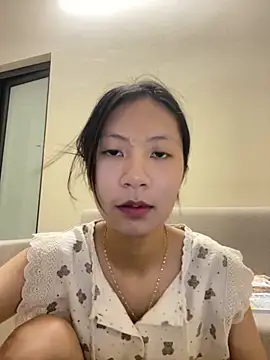 Snapshot of Lil-Gi chatting on 5, 10, 2025 Lil-Gi online show from 5, 10, 2025