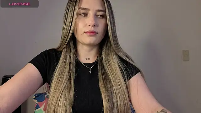 Veronika  Winslow  online show from 18, 11, 2025