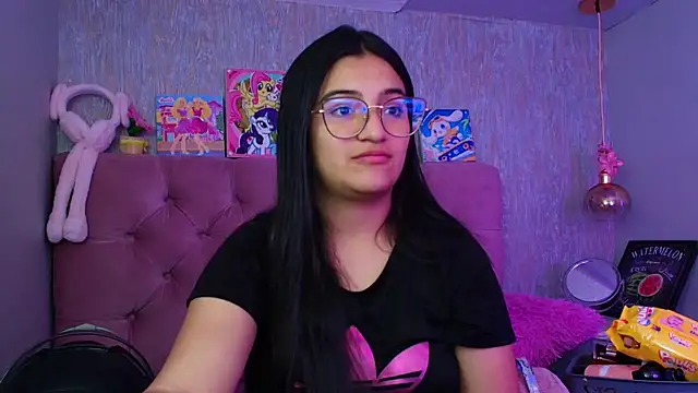 Snapshot of laurenelove chatting on 27, 2, 2026 laurenelove online show from 27, 2, 2026