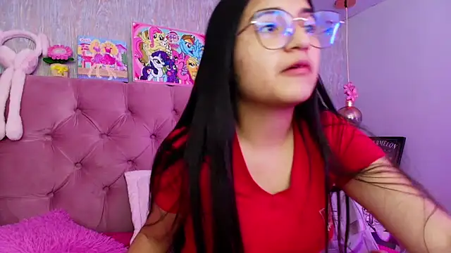 Snapshot of laurenelove chatting on 4, 2, 2026 laurenelove online show from 4, 2, 2026