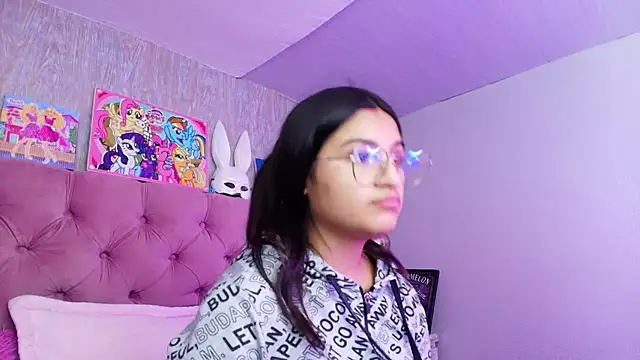 Snapshot of laurenelove chatting on 3, 2, 2026 laurenelove online show from 3, 2, 2026