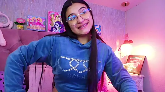 Snapshot of laurenelove chatting on 20, 2, 2026 laurenelove online show from 20, 2, 2026