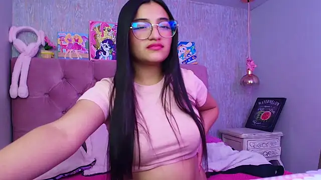 Snapshot of laurenelove chatting on 3, 3, 2026 laurenelove online show from 3, 3, 2026