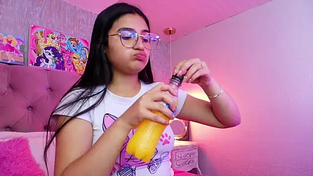 Snapshot of laurenelove chatting on 22, 2, 2026 laurenelove online show from 22, 2, 2026