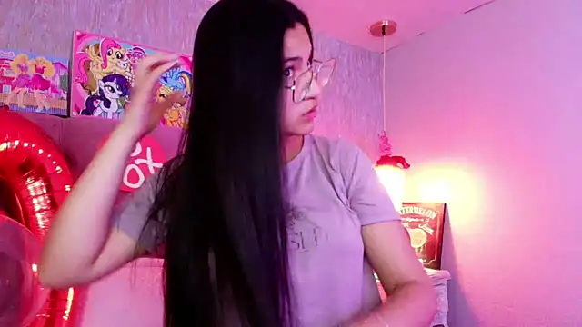 Snapshot of laurenelove chatting on 15, 2, 2026 laurenelove online show from 15, 2, 2026