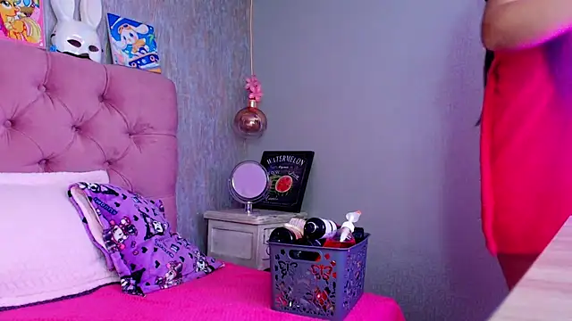 Snapshot of laurenelove chatting on 5, 2, 2026 laurenelove online show from 5, 2, 2026