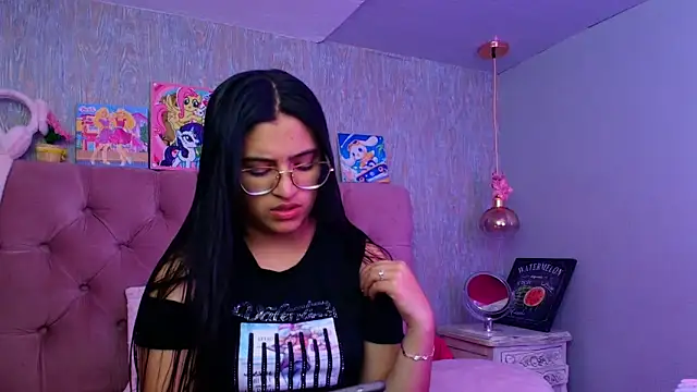 Snapshot of laurenelove chatting on 28, 2, 2026 laurenelove online show from 28, 2, 2026